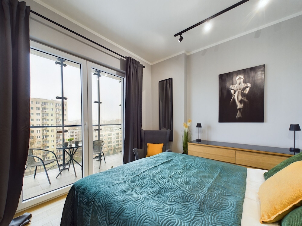 Business Apartment Parking by Renters view 4