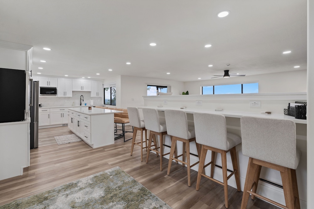 All-new Luxe Stay Views, Sauna & Hot Tub 7 Bedroom Villa