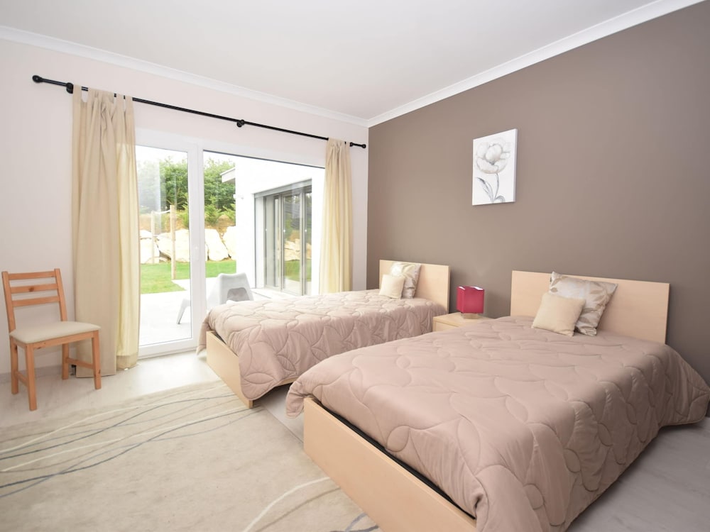 Alluring Villa in Salir de Matos near Coast view 3