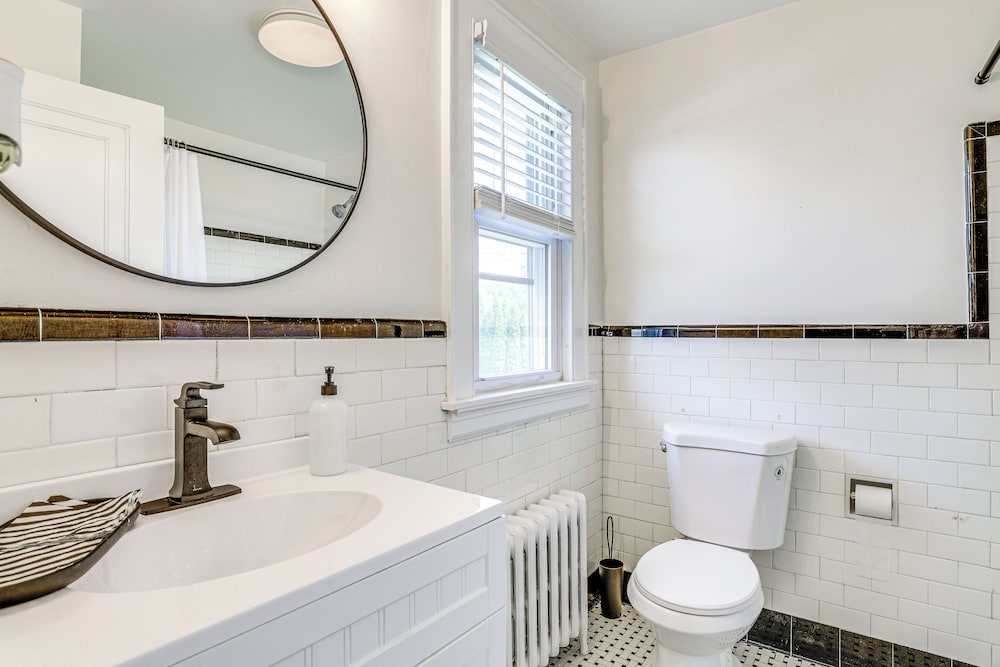 Fish & Ski: Lakefront Retreat By Mt Southington