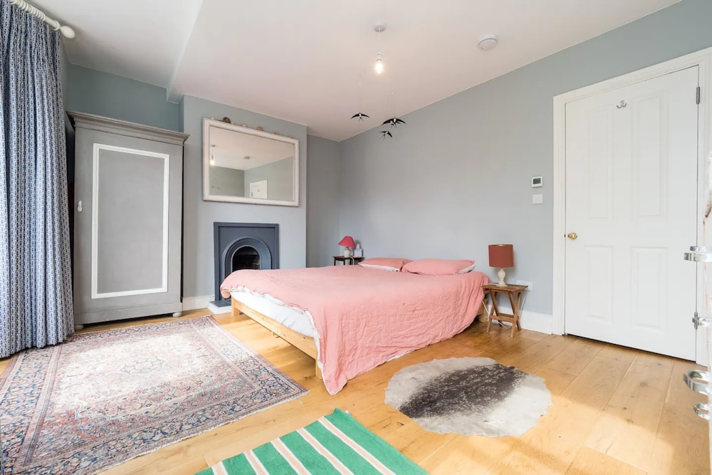 Lovely 4 Bedroom Terraced Family Home