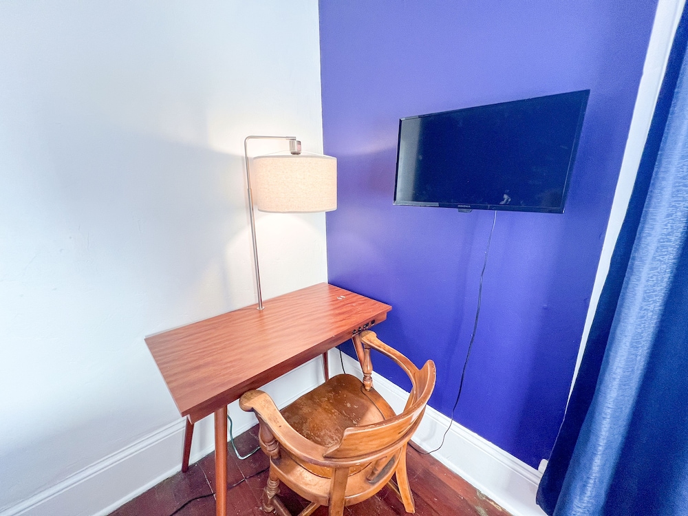 International Travelers House Hostel \- Downtown San Diego Little Italy.