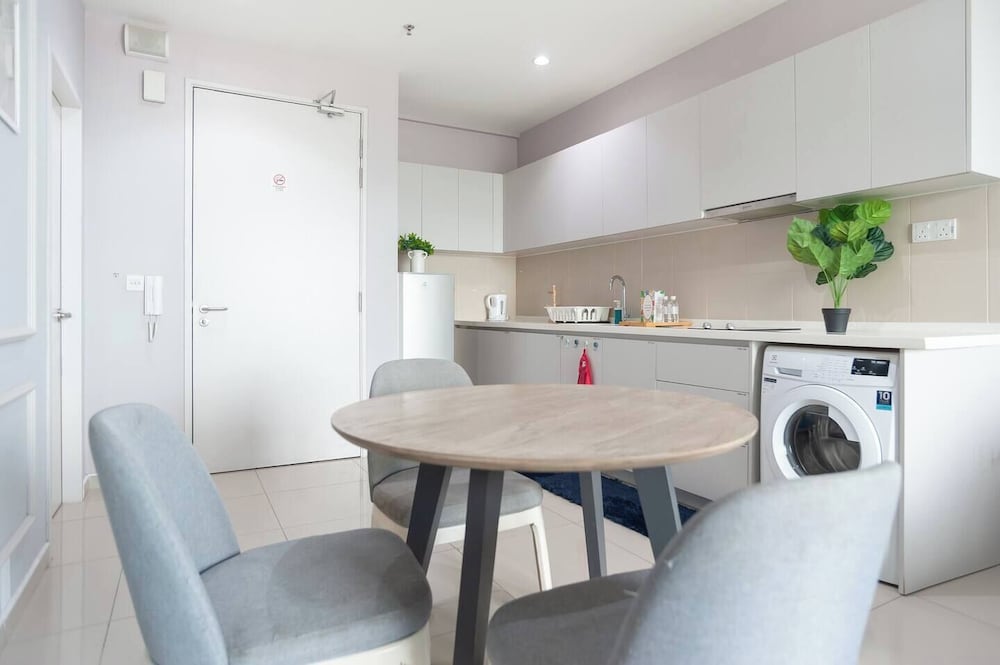 ICity Luxury Condo by Smarthome