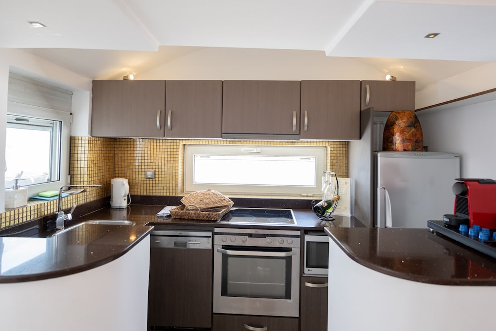 Hyperion Oia Suites