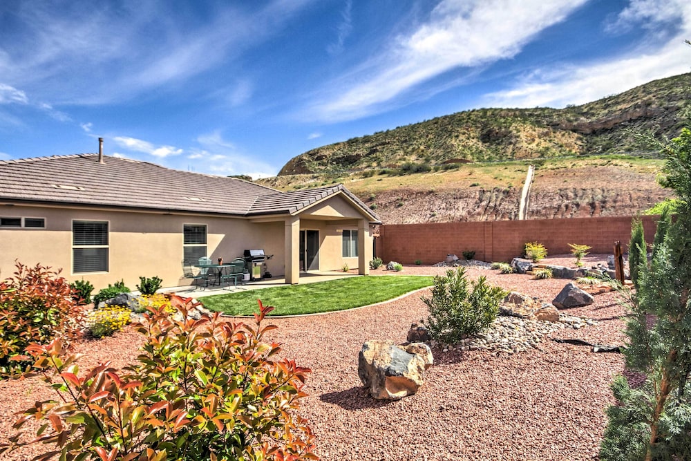 Scenic La Verkin Home: 20 Mi to Zion National Park view 5