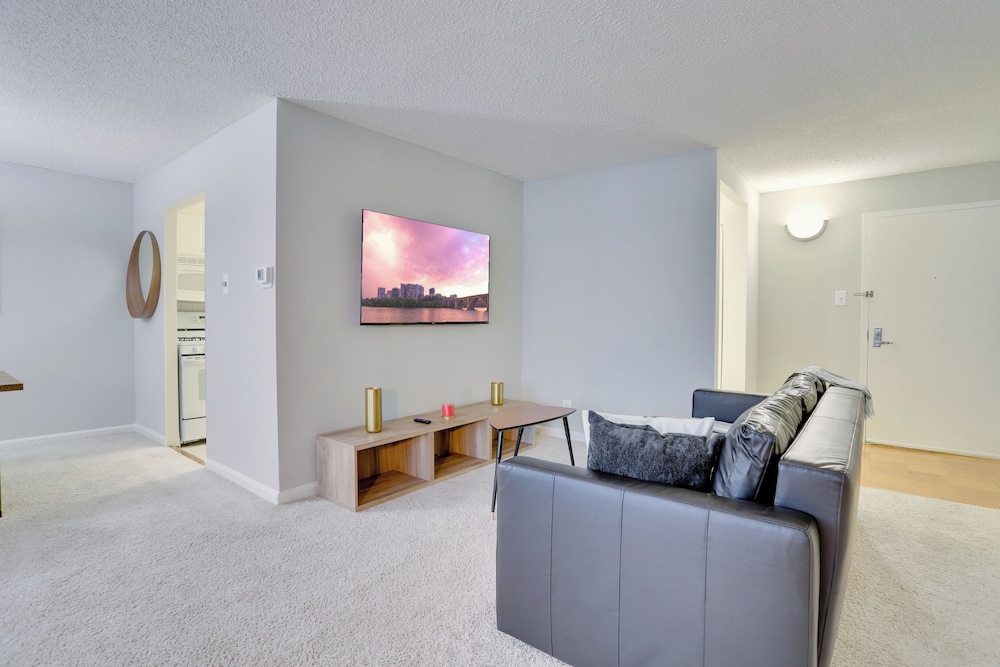 DC Airport Metroline Apartments