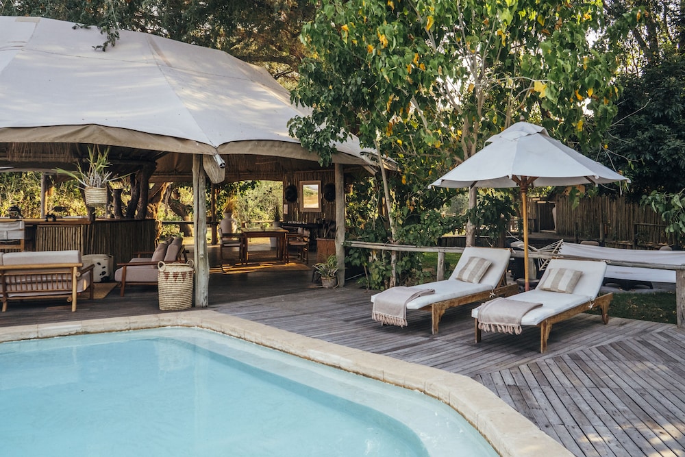Anabezi Camp
