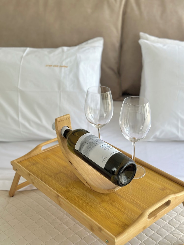 Step One - Luxury Suites right in the heart of Acropolis next to metro station