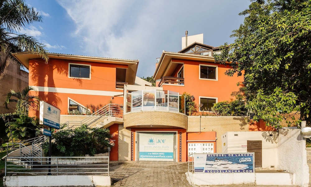 JOFs Apartamentos c Piscina e Vista Mar