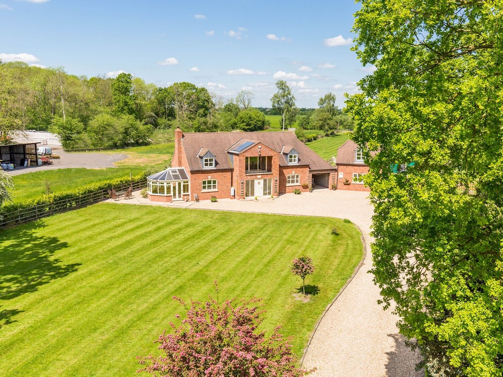 Broadleaf Lodge