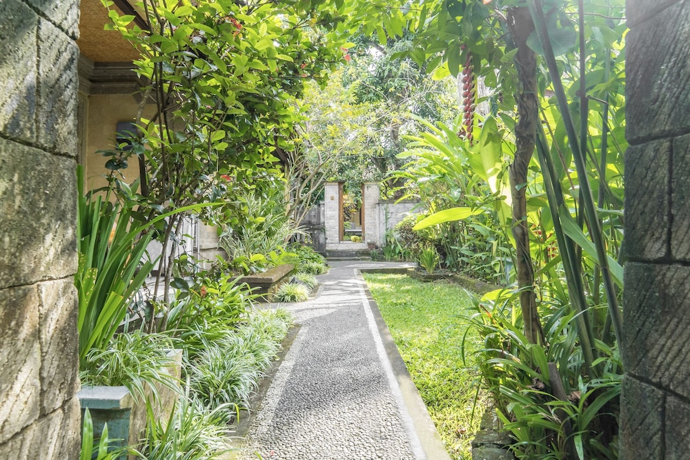 Sari Bamboo Bungalows