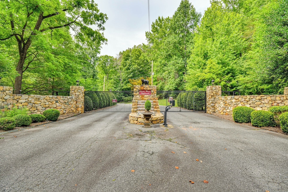 Riverfront Rutherfordton Retreat w/ Fire Pit!
