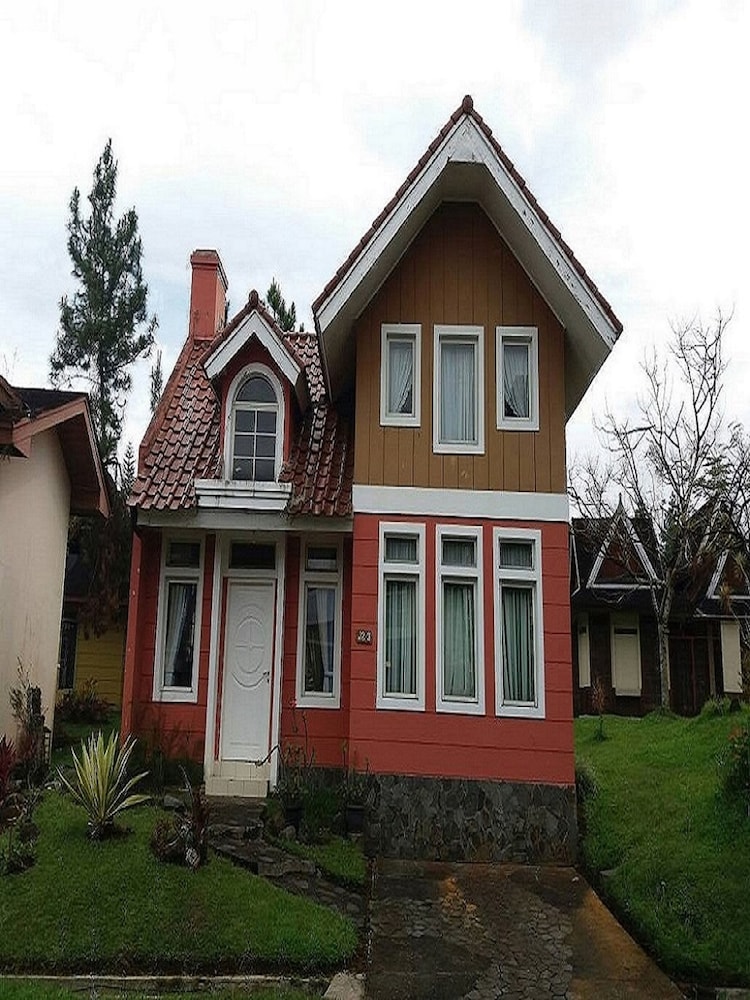 Villa Kota Bunga Violet