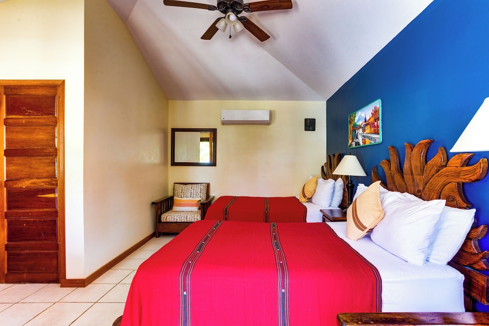 Coconut Row Boutique Hotel