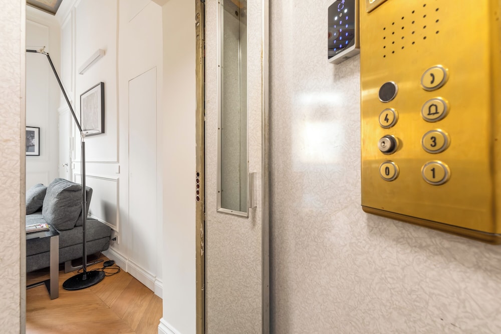 Spanish Steps Apartments