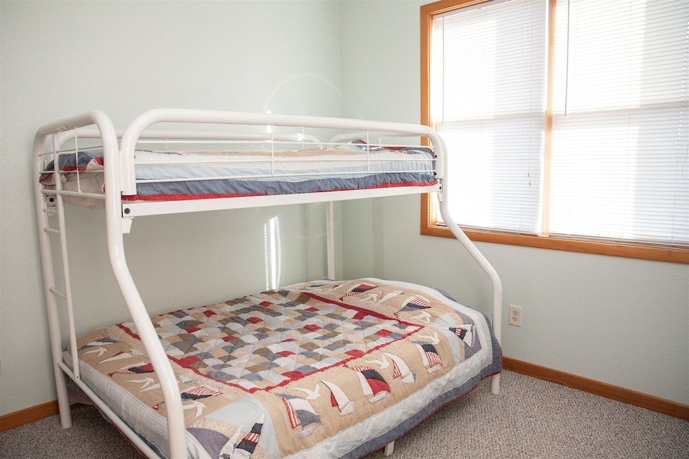 Skate Away 3 Bedroom Cottage by RedAwning