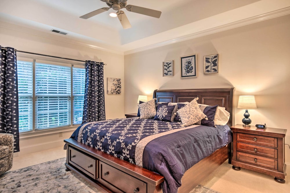Upscale Home w/ Poker Room < 1 Mi to Golf!