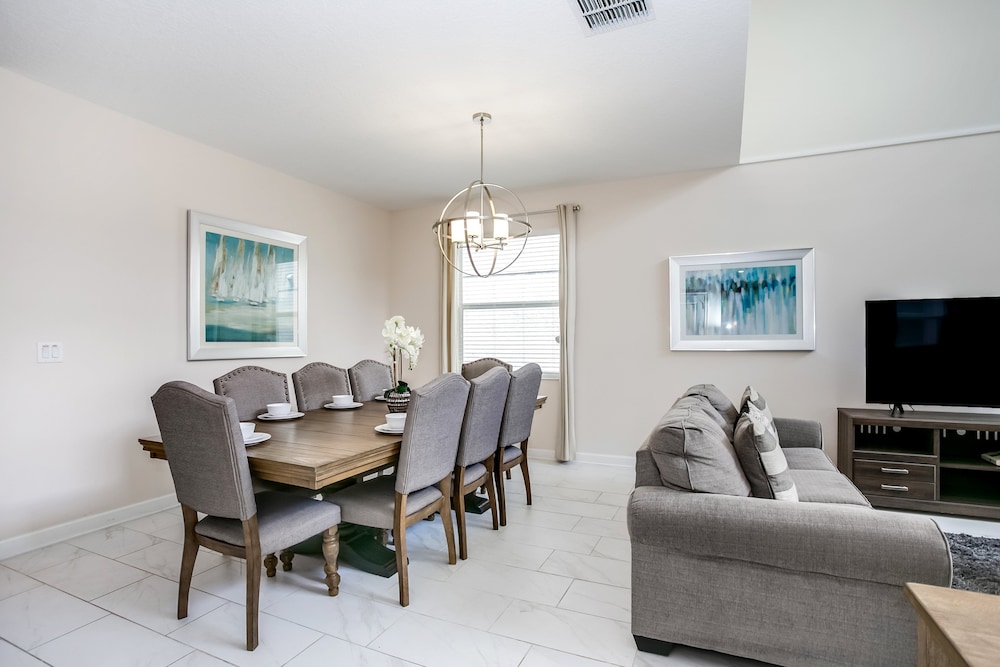 5 Bdrm Gated Golf Community Villa - Image 2