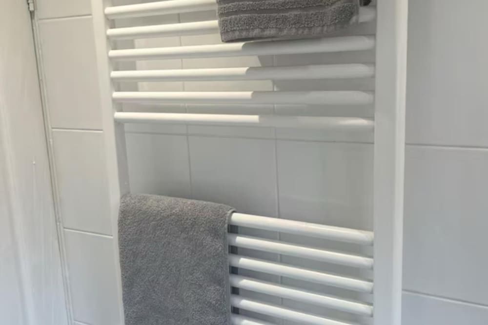 3 Bedroom House Ideal for Contractors Sleeps 6