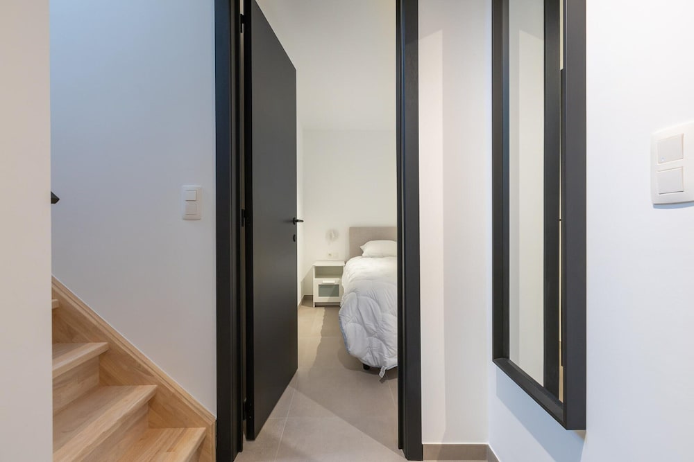 Newly Built Holiday Home for 6 People by the sea