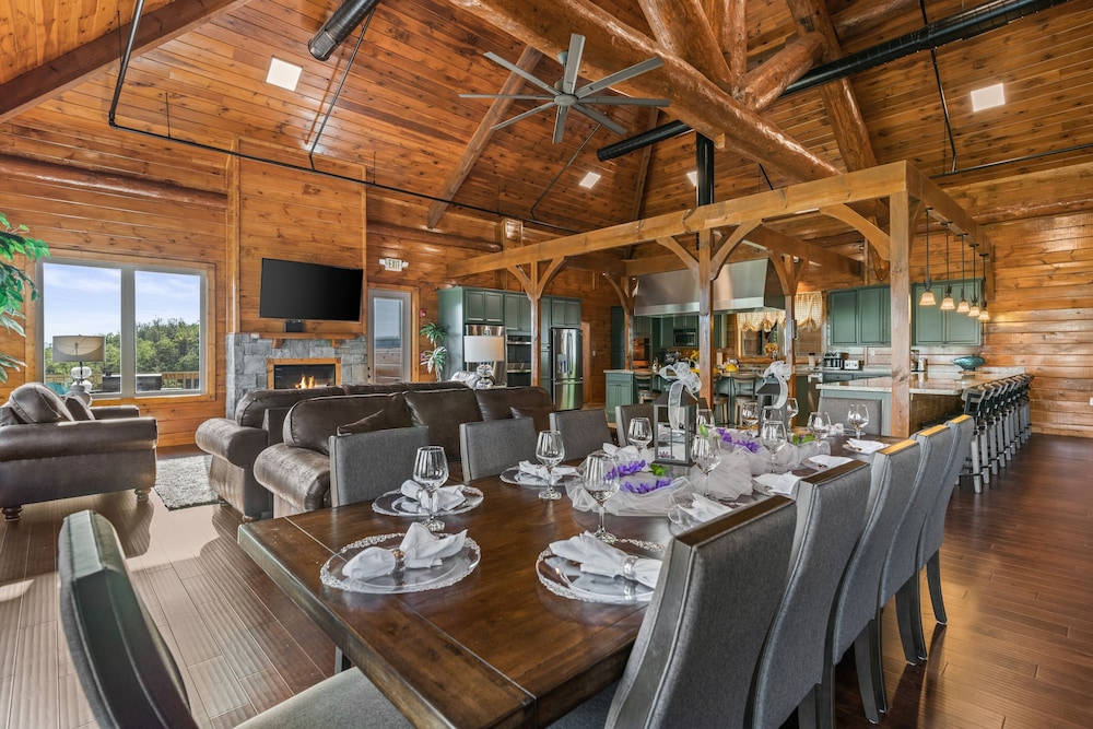 Breathtaking Views 10 Bedroom Cabin by Heavenly Views Resort view 3