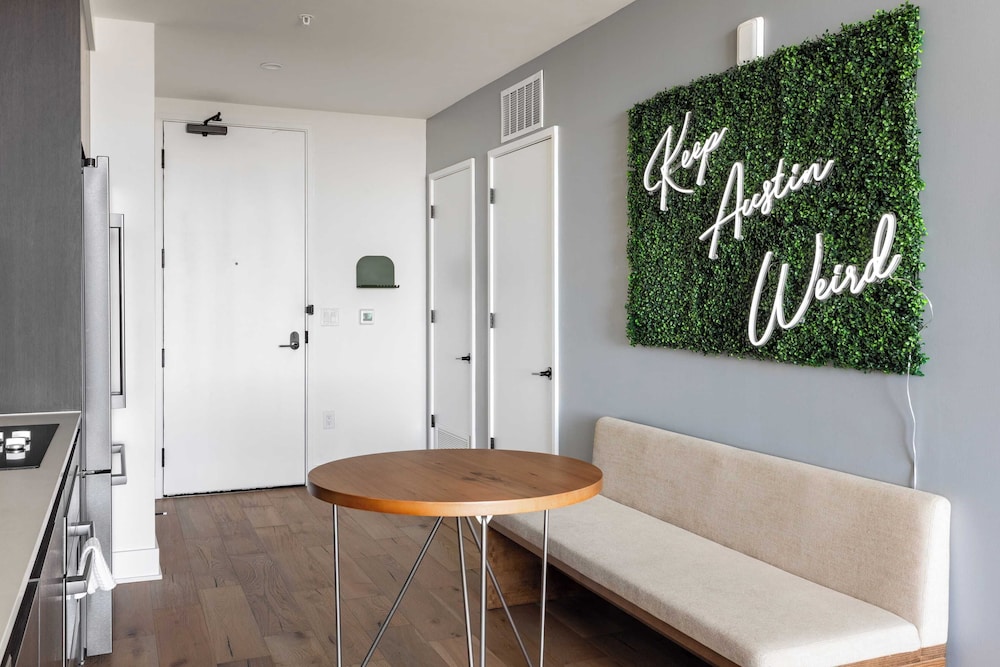 Luxe High Rise Near DT Austin w/ Views Rooftop Pool, Gym, & Luxe Amenities