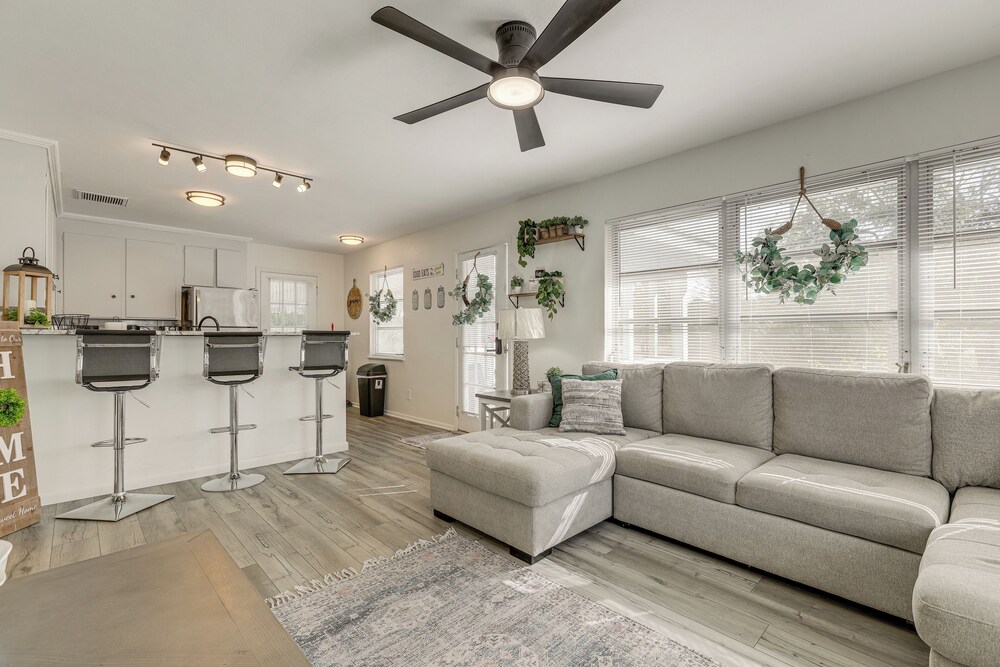 Walk to Shops & Dining: Downtown Stuart Home!