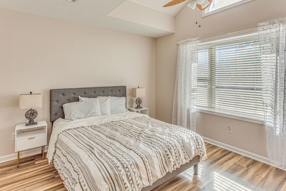 < 1 Mi to Ocean: North Myrtle Beach Home w/ Grill!
