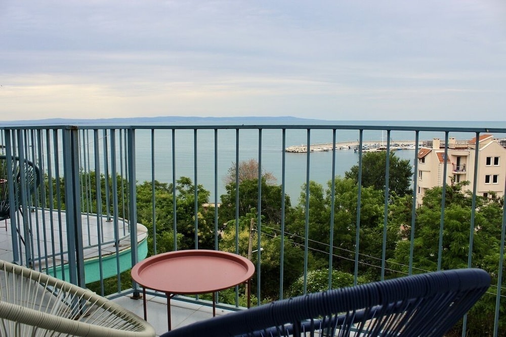 SUNSET ART HOTEL