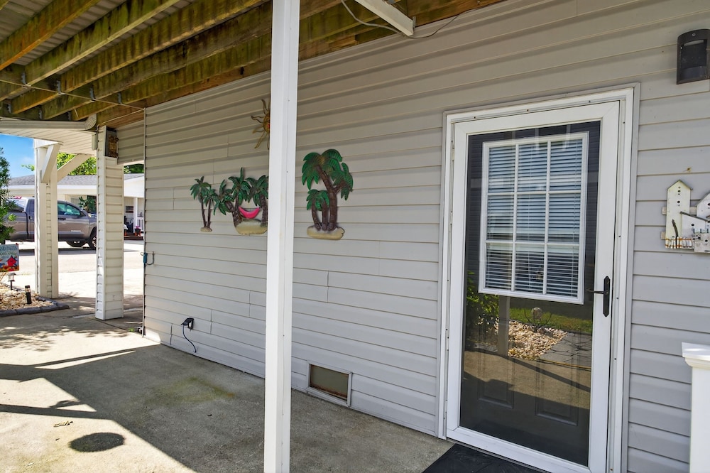 Coastal Retreat Steps From Private Beach 2 Bedroom Apts