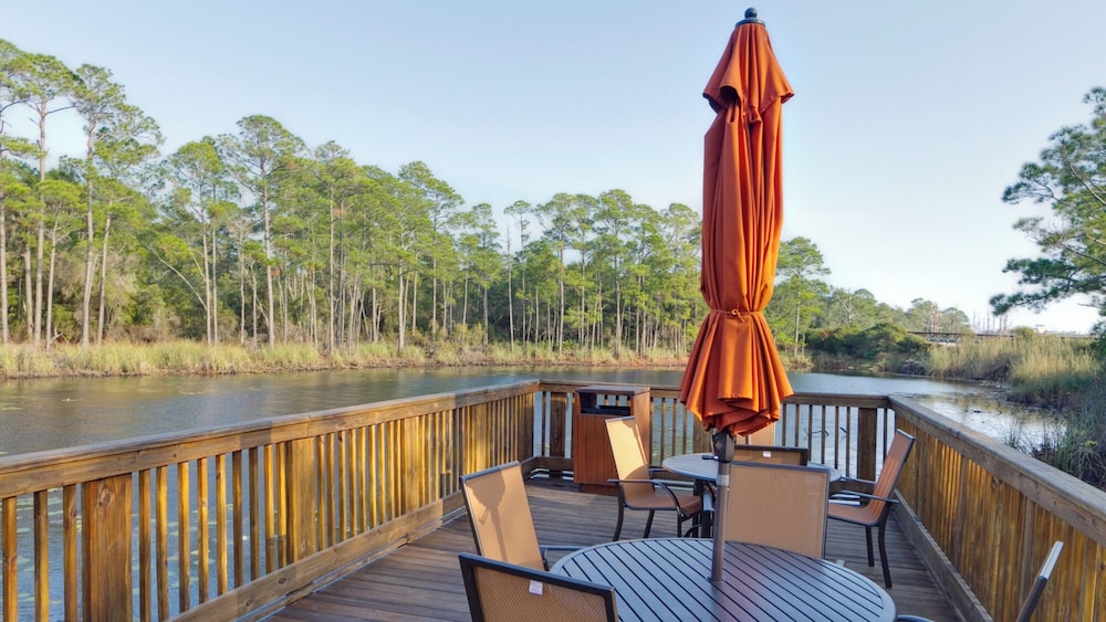 Coastal 3BR Condo With Pool & Shuttle : Snowbird Friendly!