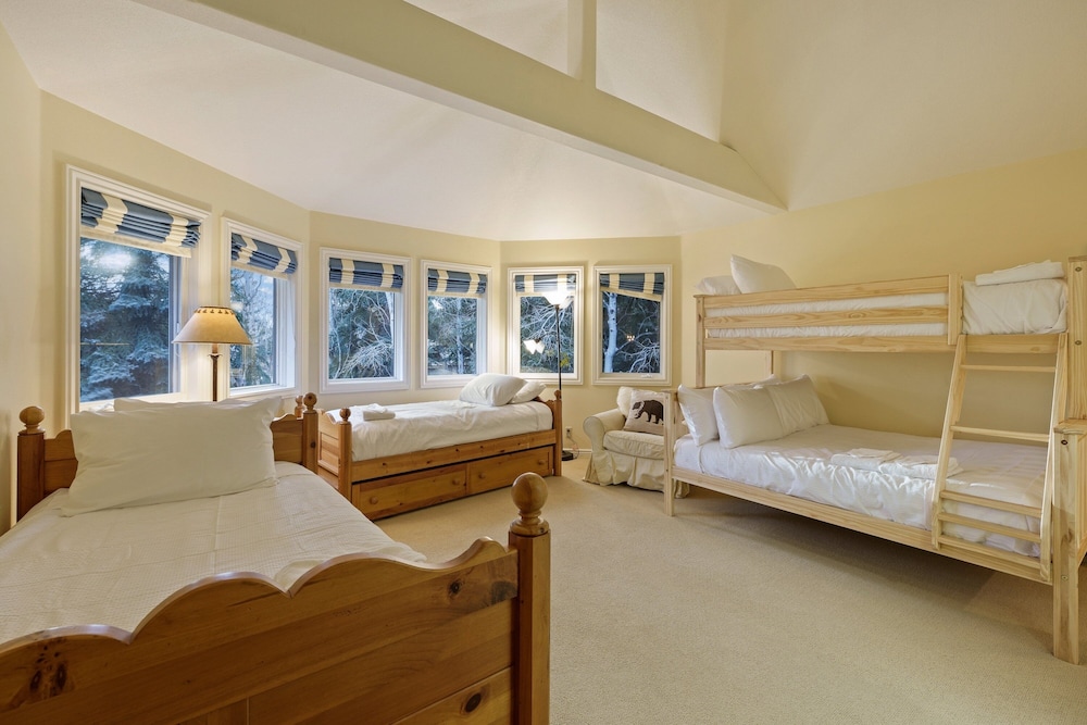 Winners Circle 30 5 Bedroom Home