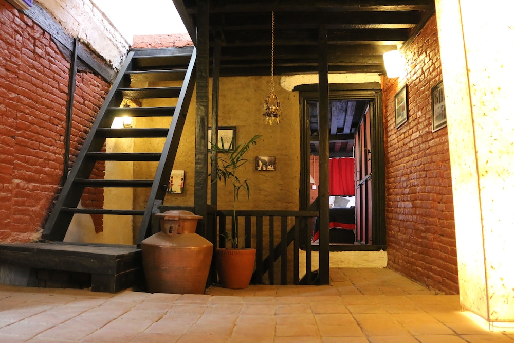 Hira Guest House