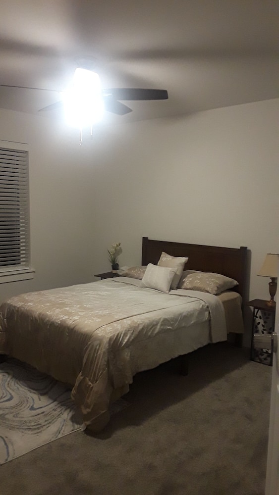 Cozy Quiet Rooms In Safe Neighborhood view 3