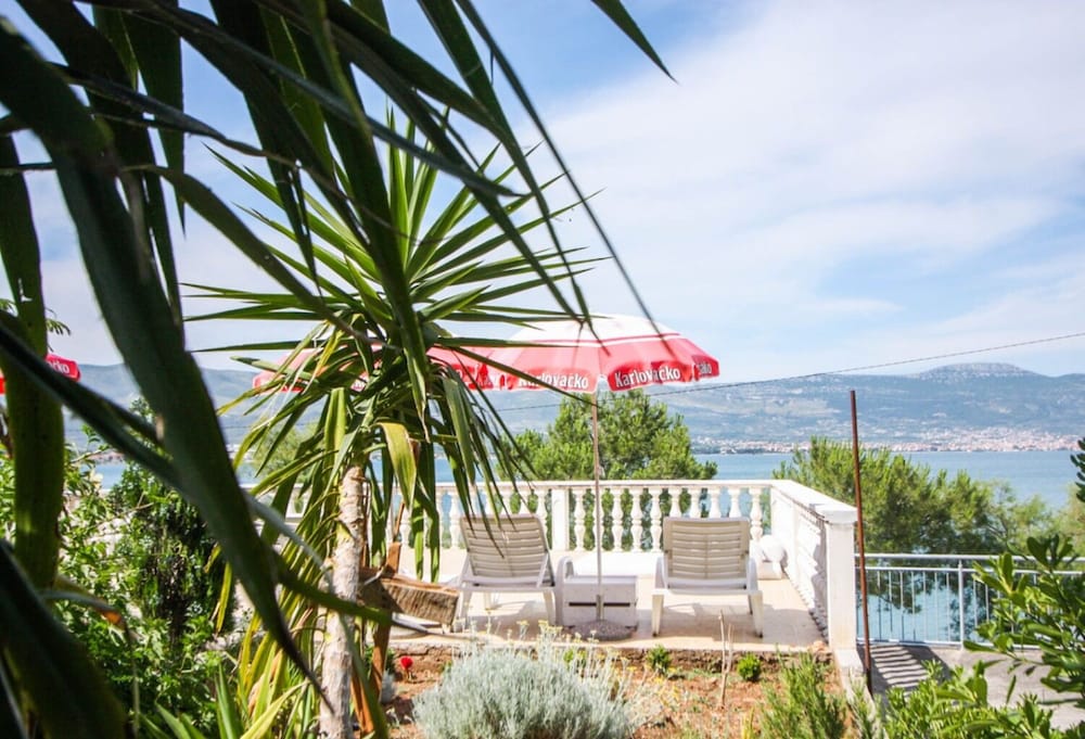 Ljube - by the sea - A3 view 3