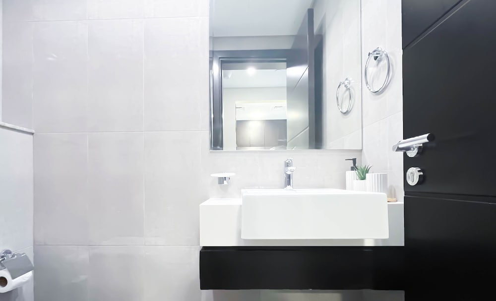 Luxury 2BR in Merano Tower Stunning City Views