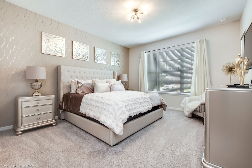 Spectacular 6 Bedroom 5 Bathroom House - Image 2