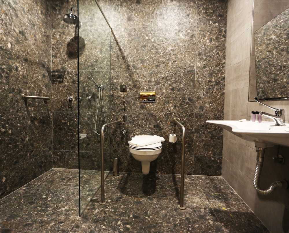 Royal Tophane - Image 37