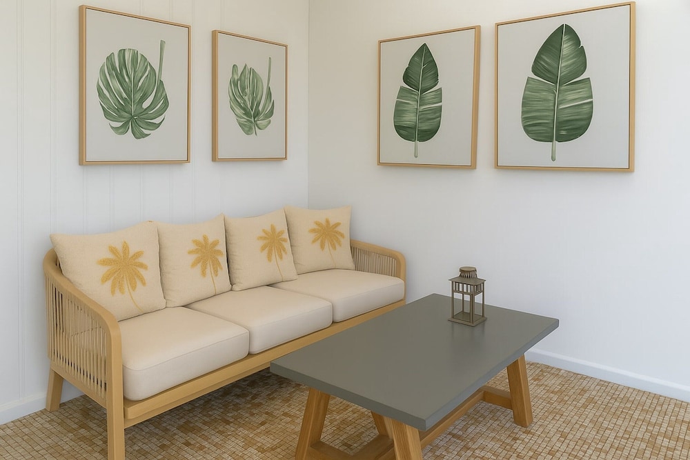 Sunlit Coastal Retreat Close to Cafes and Beach
