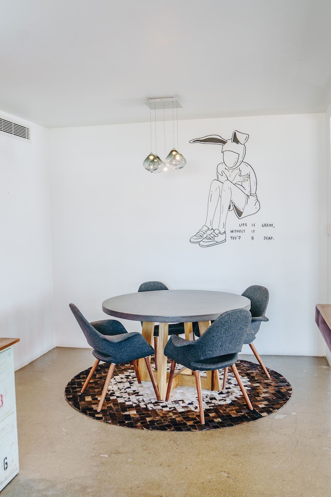 Coolangatta Vacations - The Pink Hotel Coolangatta - Property Image 9
