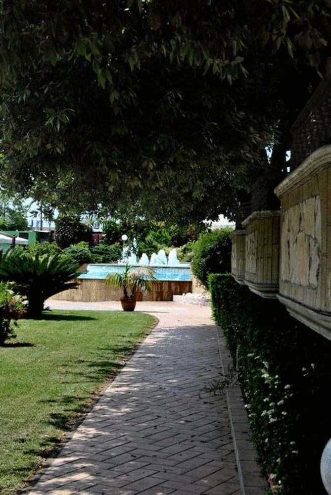 Hermitage Capua Hotel