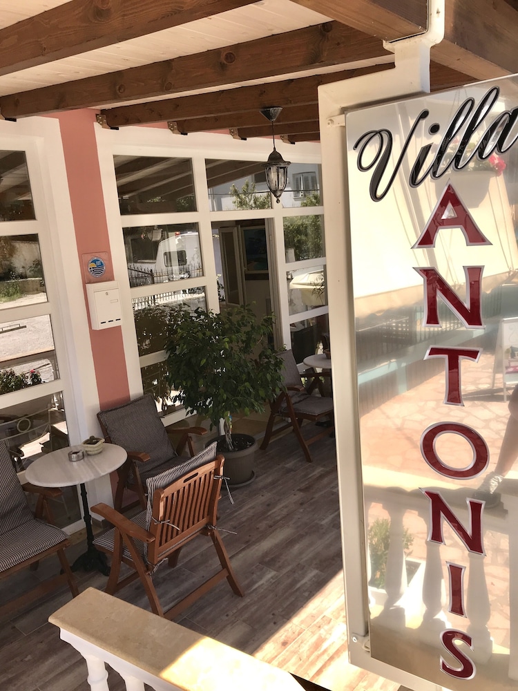 Villa Antonis