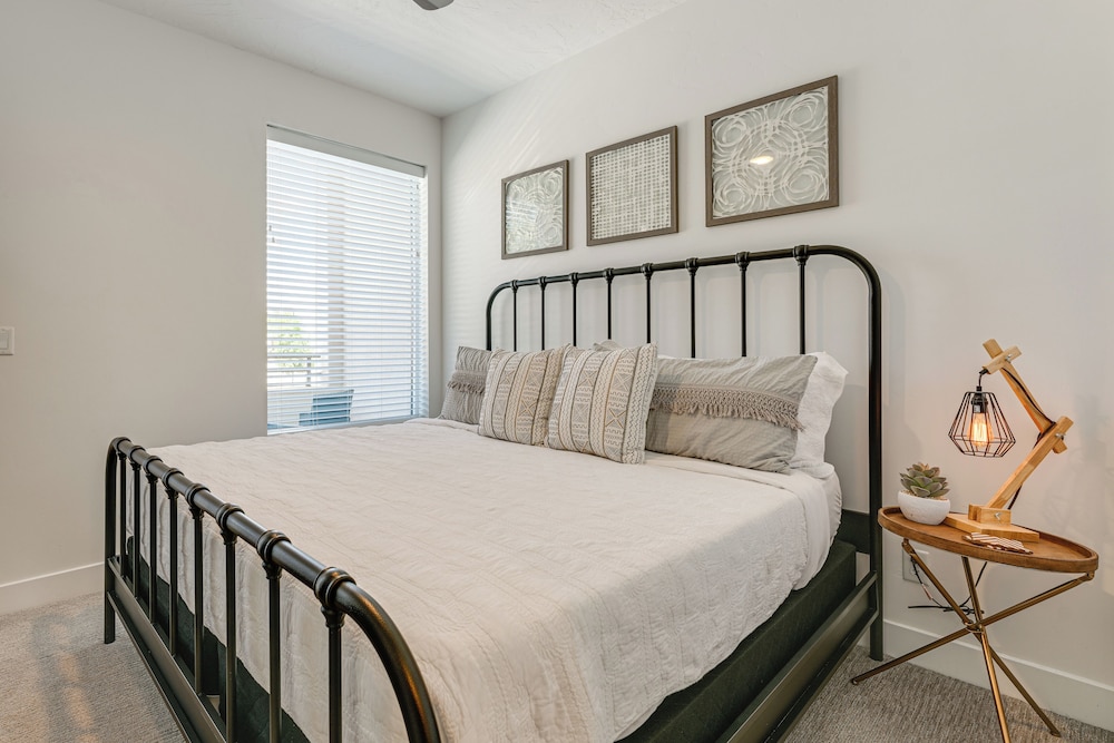 Pool Access: St George Townhome Near Trails!