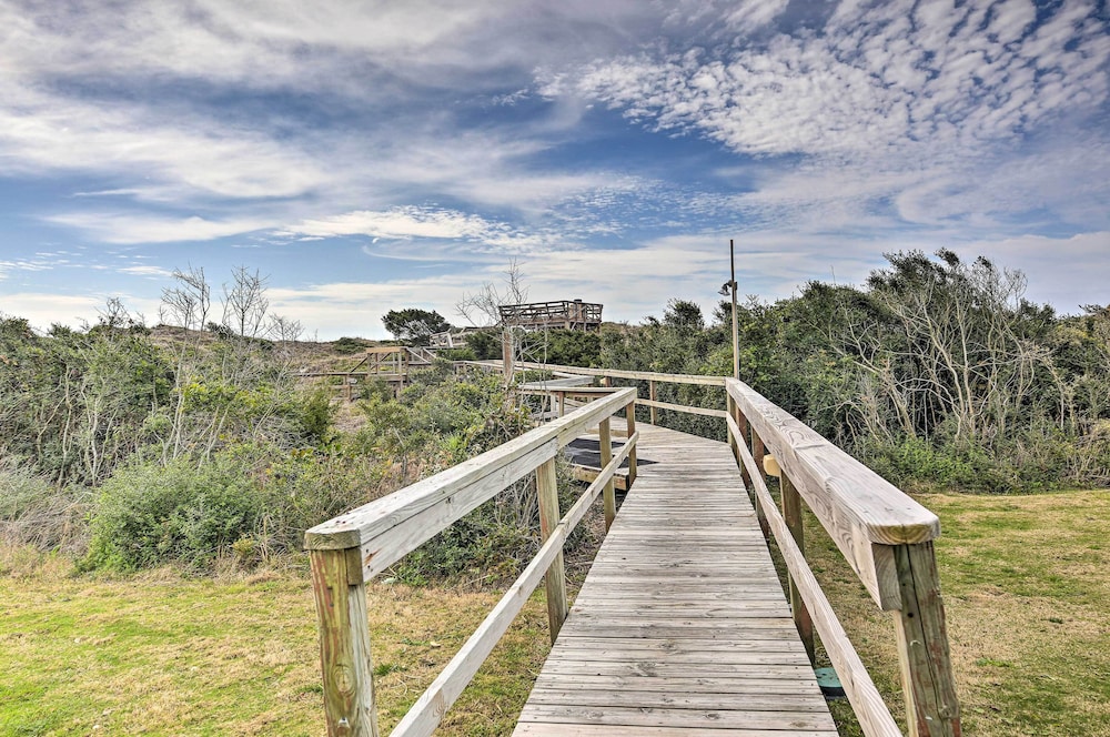 Pool, Balcony & Walk to Beach: Atlantic Beach Gem view 5