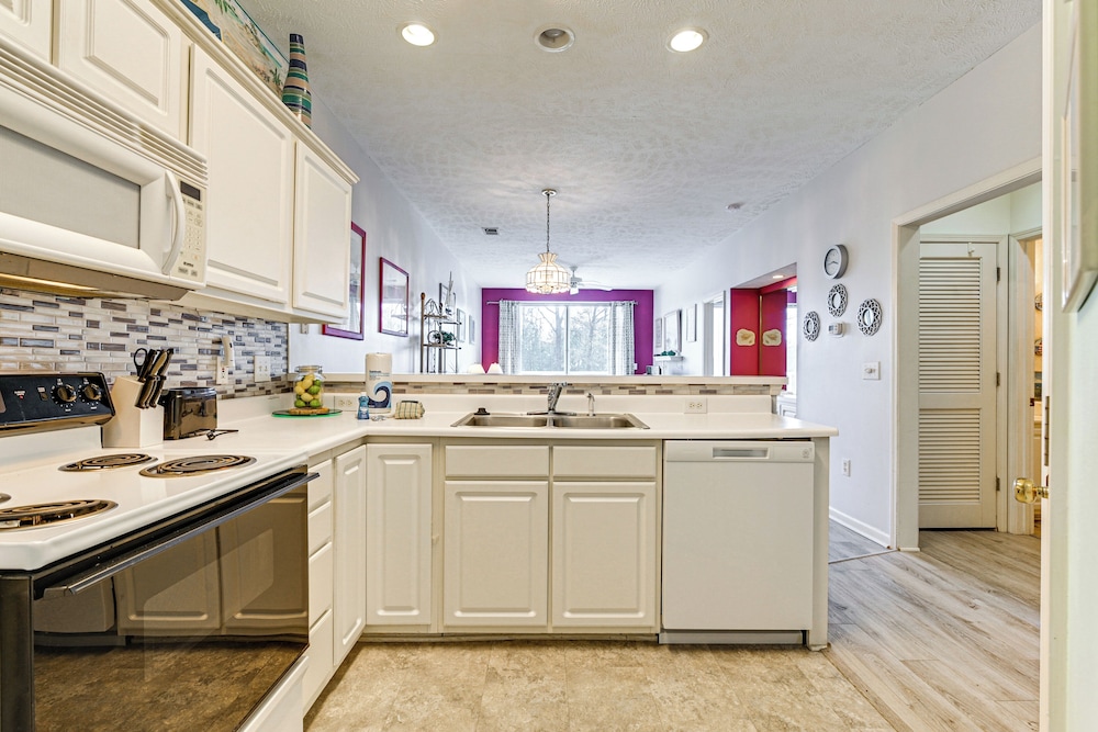 4 Mi to Ocean: Myrtle Beach Condo w/ Resort Perks