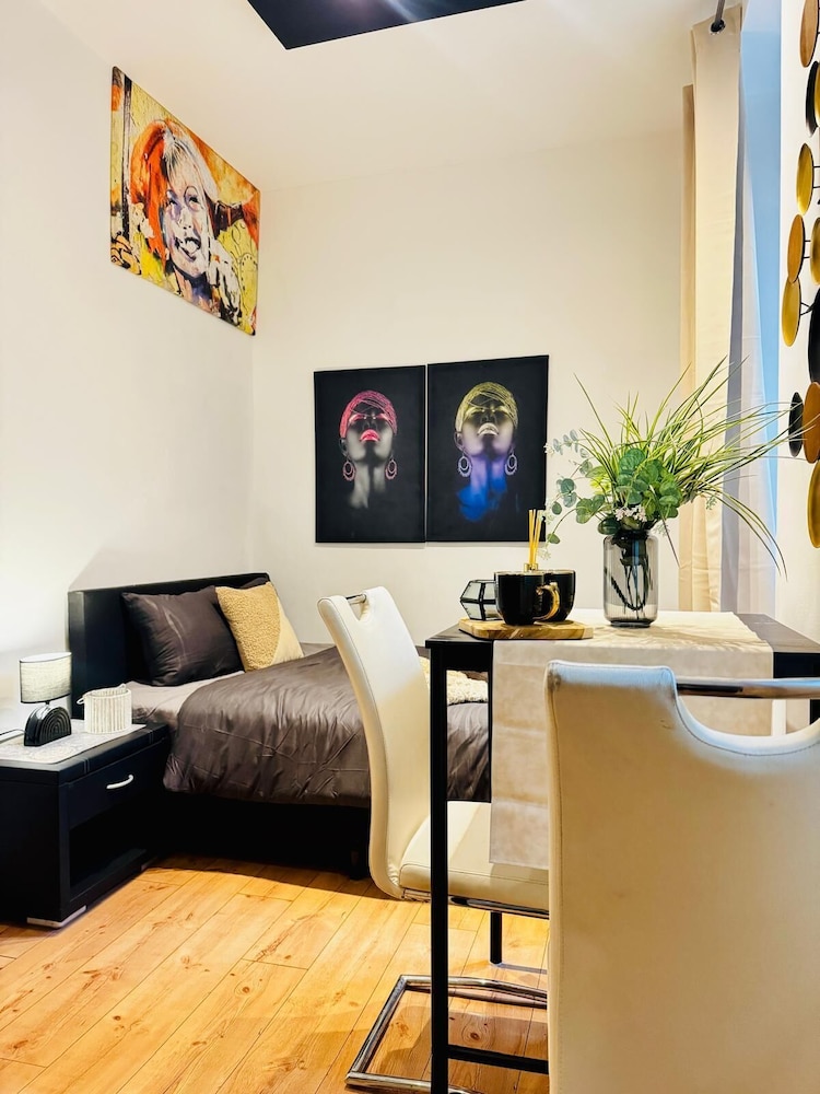 Bright Studio Stay Apt Near Rathausplatz