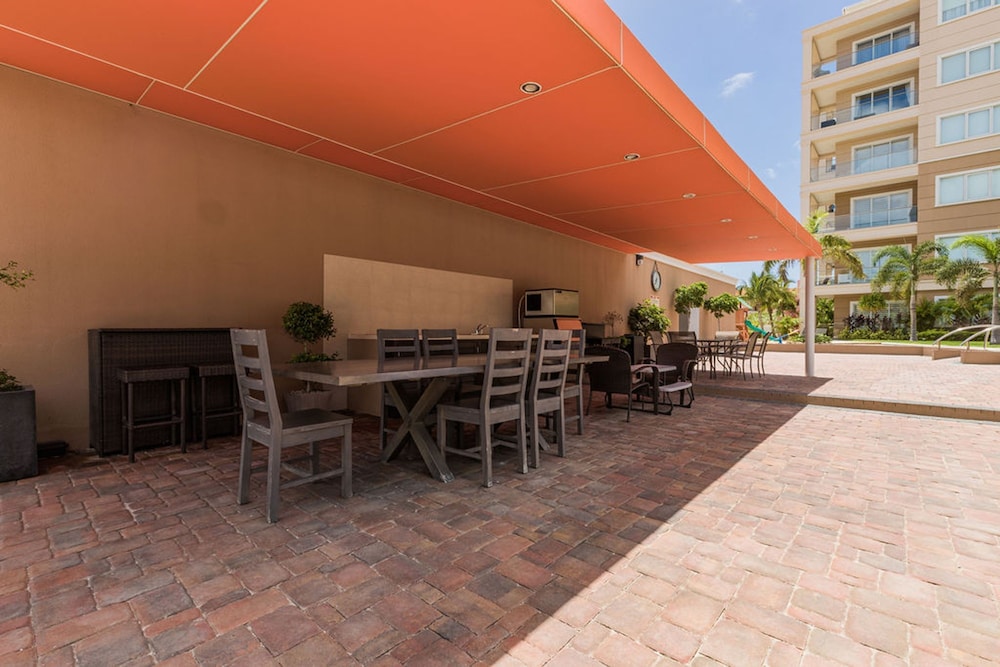 Eagle Beach Resort Ground Level 3br3ba Pool Levent