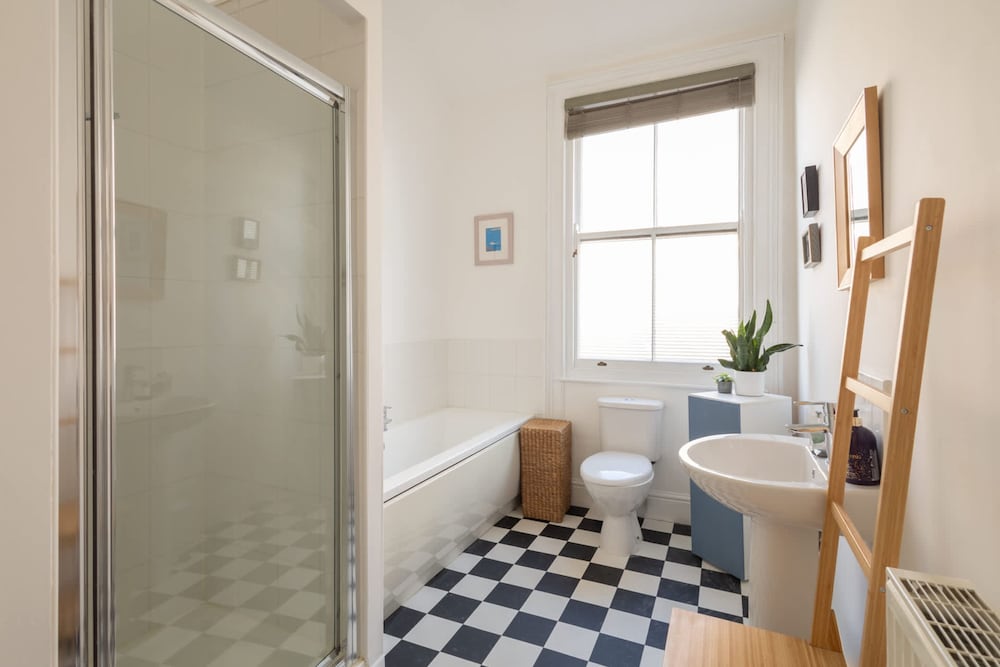 Host Stay Chatsworth Court Apartment