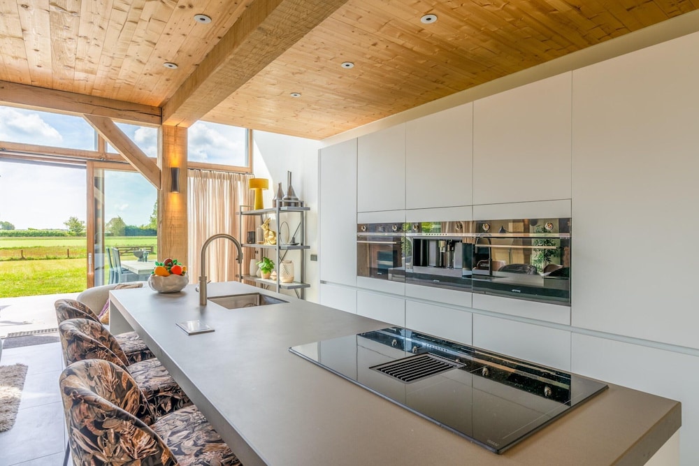Attractive and Modern 6-person Holiday Villa