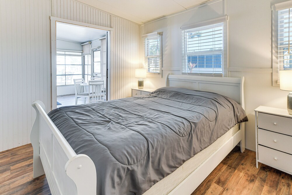 Resort Amenities, 7 Mi to Dtwn: Sarasota Home!